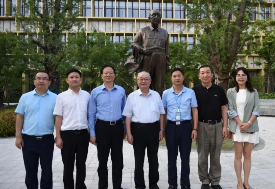 院士來訪 | 中國工程院院士戴尅戎一行蒞臨上海細胞治療集團及上海大學附屬孟超腫瘤醫院參觀指導